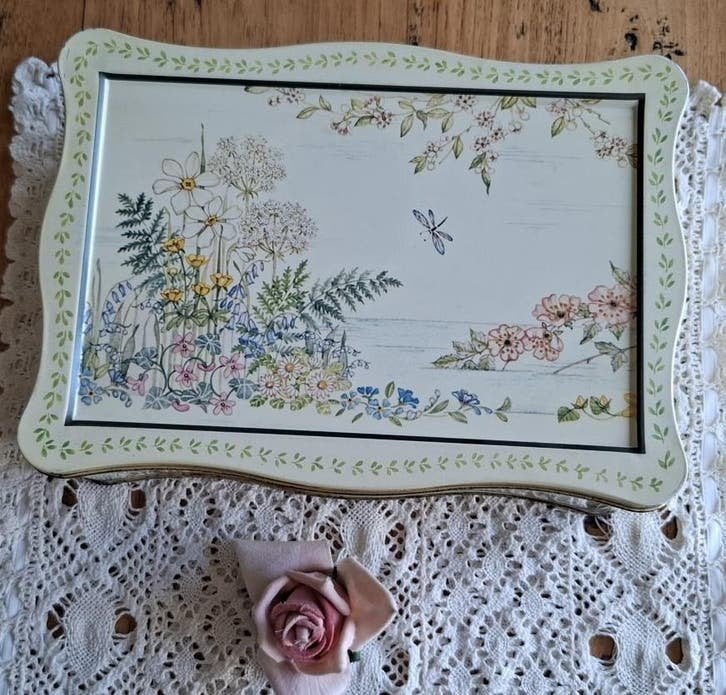 Romantisch Engels blik met veldbloemen, aparte vorm, Ophalen of Verzenden