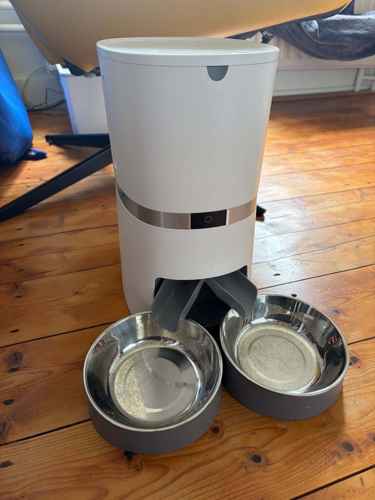 Automatische kattenvoer bak voor twee katten, Ophalen of Verzenden, Gebruikt