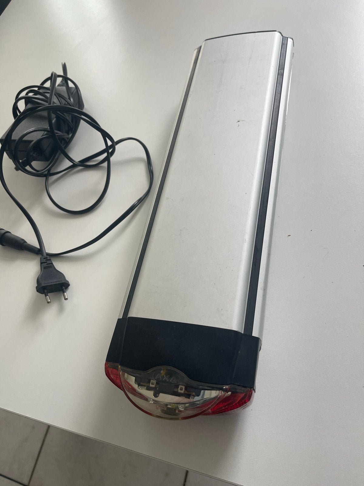 Gazelle accu silver met oplader - 70/80 km bereik, Gebruikt
