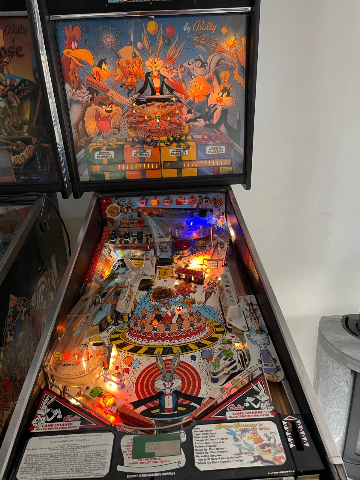 Bally Bugs Bunny's Birthday Ball Flipperkast, Ophalen, Gebruikt, Elektronisch, Bally