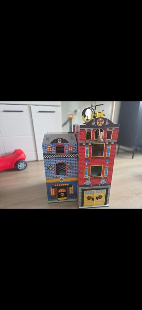 Kidkraft houten brandweerkazerne, Ophalen, Zo goed als nieuw, Poppenhuis