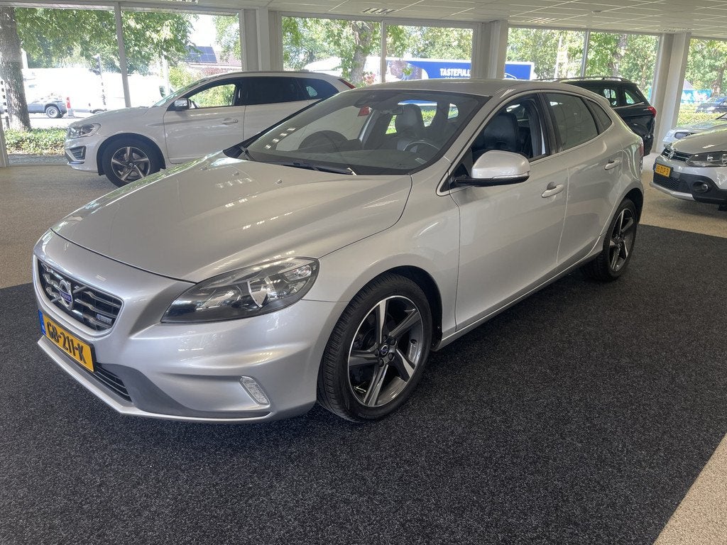 Volvo V40 1.6 T3 R-Design onlangs in prijs verlaagd!, Auto's, Volvo, Gebruikt, Zwart, 4 cilinders, Origineel Nederlands