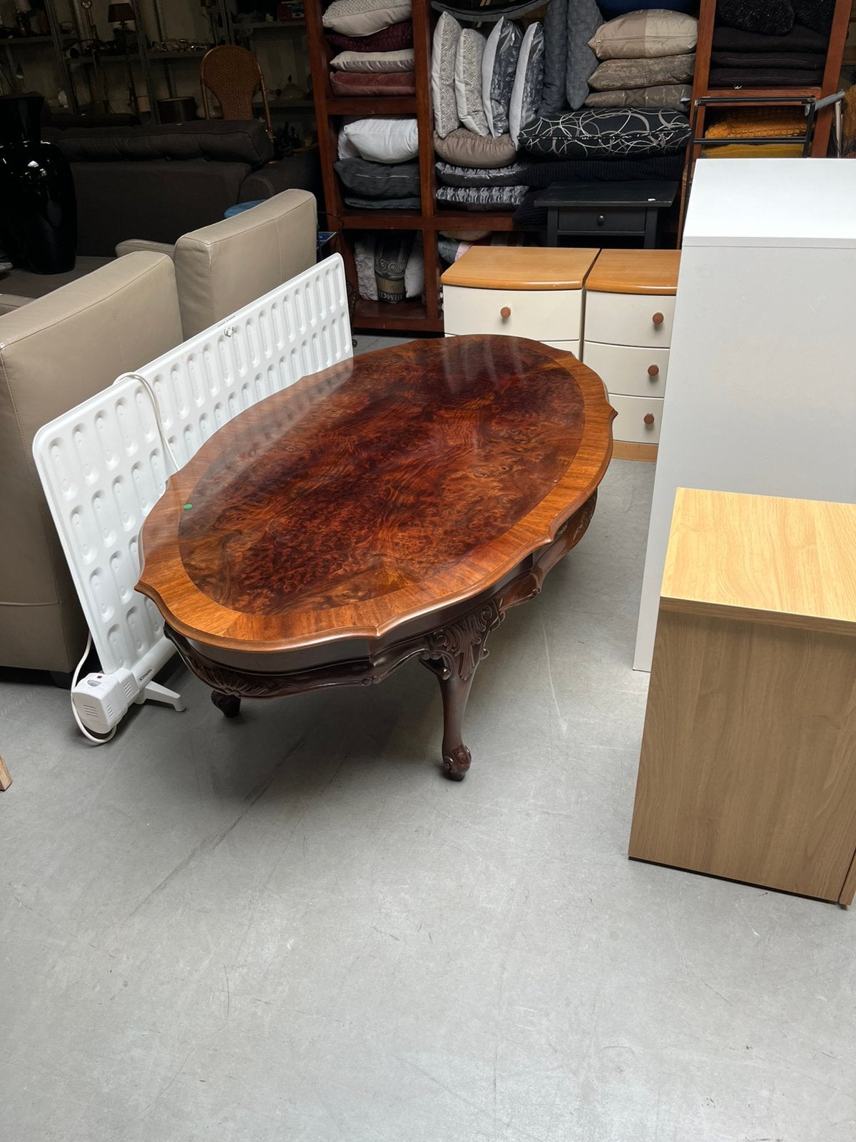 Antieke  wortelnoten salontafel, Ophalen