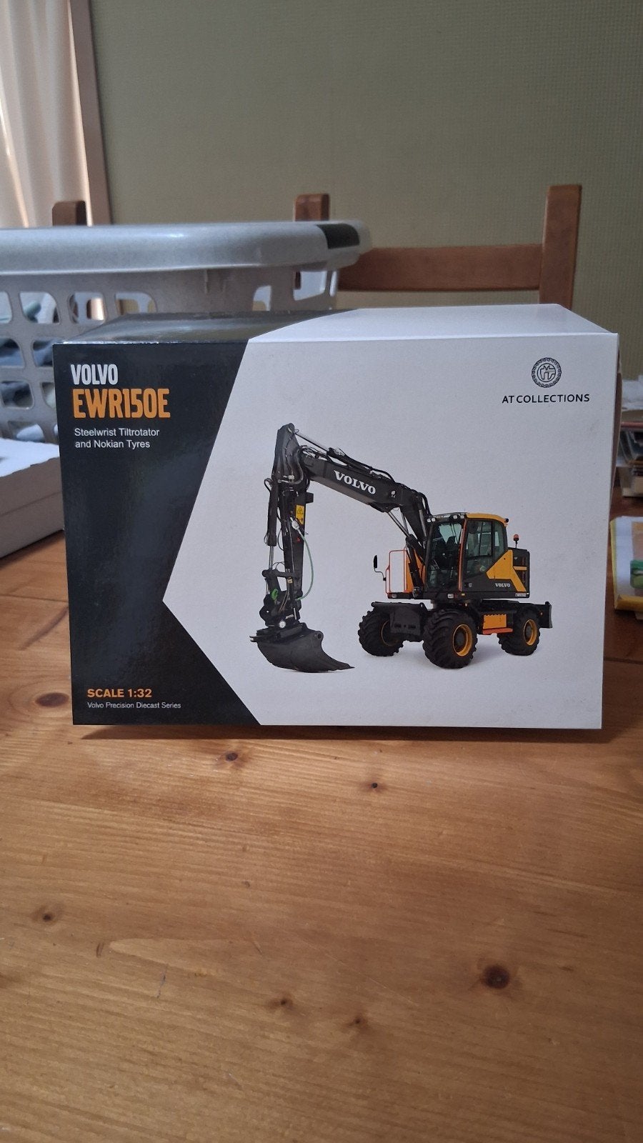 Volvo EWR150E, Hobby en Vrije tijd, Modelauto's | 1:32, Ophalen of Verzenden, Nieuw, Tractor of Landbouw, Overige merken