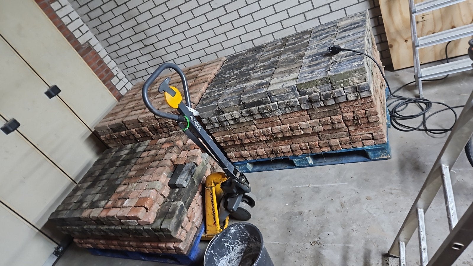 Ongeveer 20m2 klinkers gratis af te halen, Ophalen