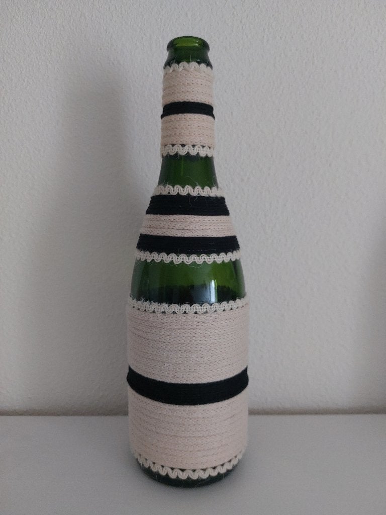 Fles gedecoreerd met creme en zwart garen, Ophalen, Geschikt voor droogbloemen, Zwart