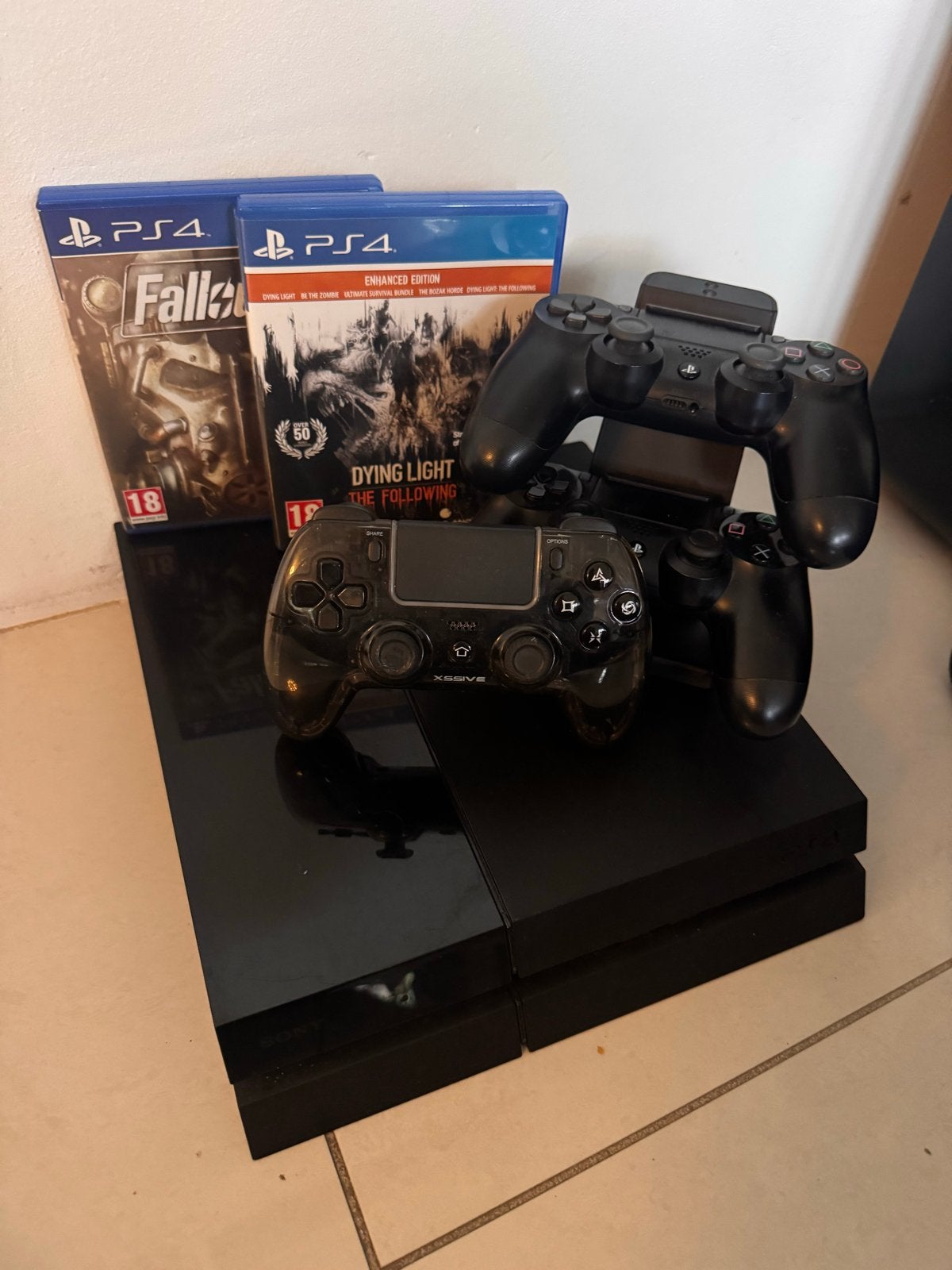 PlayStation 4 met 3 controllers en 2 spellen, Ophalen, Original, Met 3 controllers of meer, Gebruikt