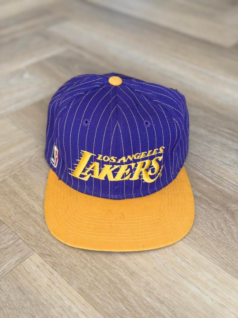 Vintage LA Lakers Sports Specialties SnapBack Hat 90s NBA, Ophalen of Verzenden, Gedragen, One size fits all, Pet