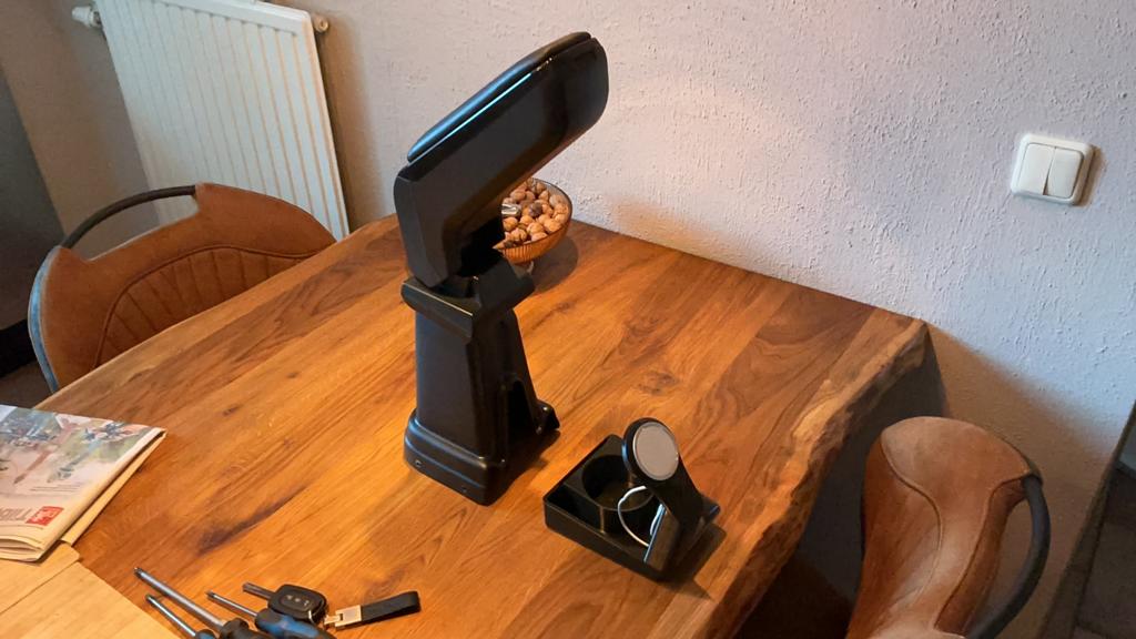Dacia Spring 2021 armsteun en telefoon oplader bekerhouder, Ophalen, Zo goed als nieuw