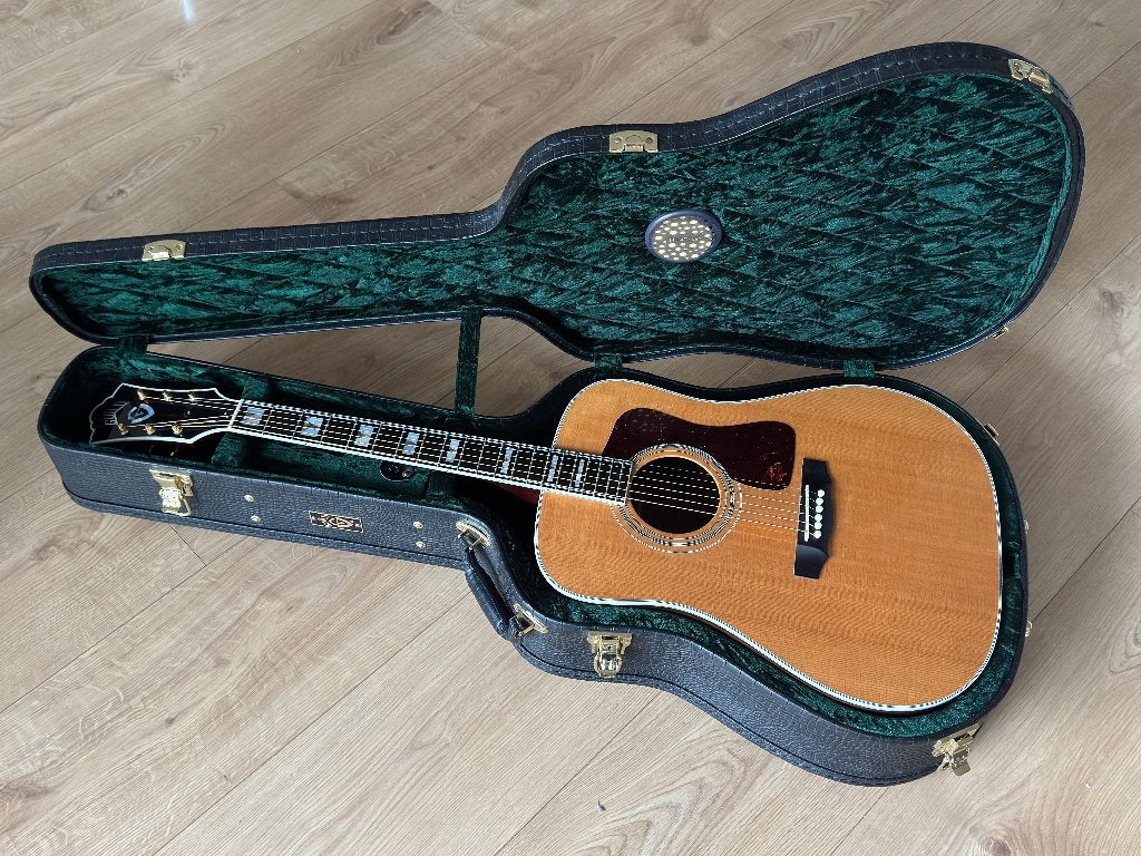 GUILD D55, vrijwel nieuw in org.koffer. Prachtige gitaar !!, Ophalen, Zo goed als nieuw, Western- of Steelstringgitaar, Met koffer