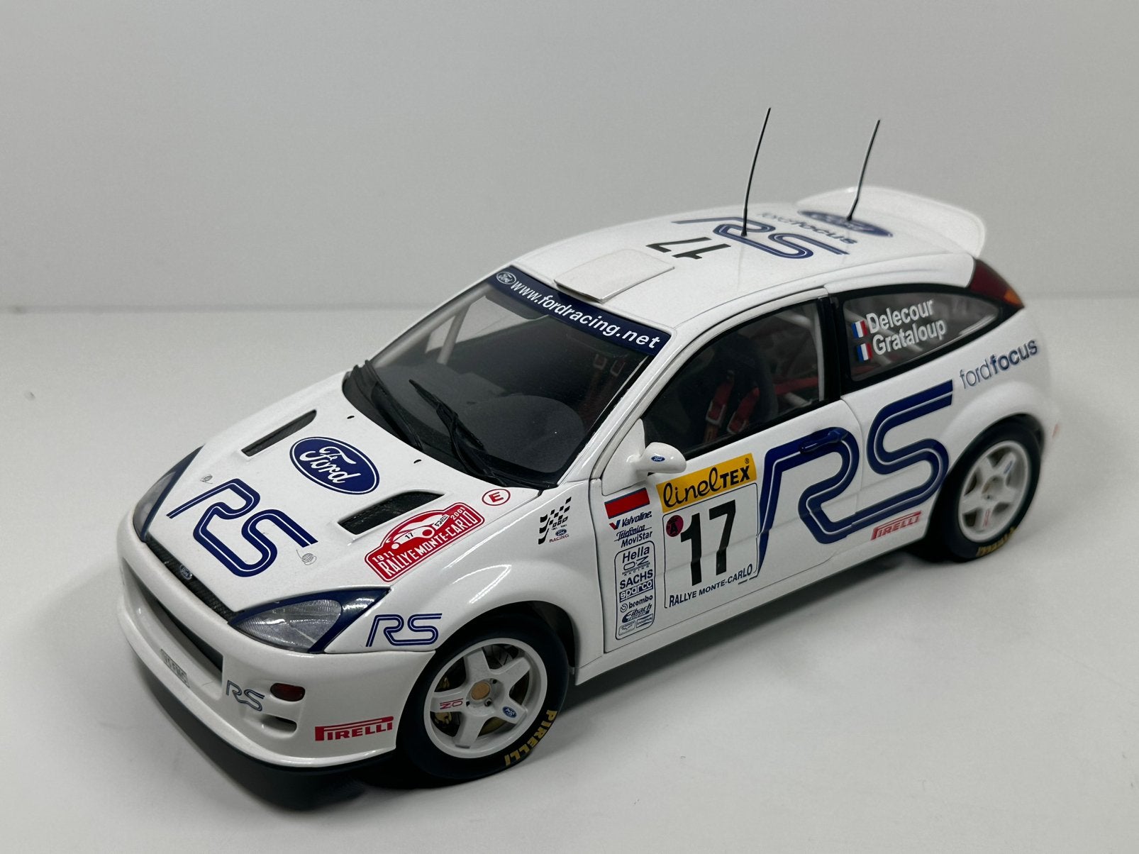 AUTOART 1:18 FORD FOCUS WRC DELECOUR RALLY MONTE CARLO 2001, Ophalen of Verzenden, Nieuw, Auto, Autoart
