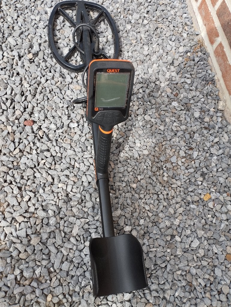 Metaaldetector Quest Q30, Ophalen, Zo goed als nieuw, 30 cm of minder, Overige merken