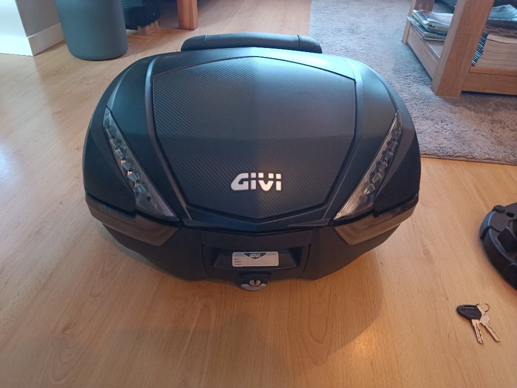 GIVI TOPKOFFER V47 MONOKEY - CARBON Compleet, Ophalen of Verzenden, Gebruikt