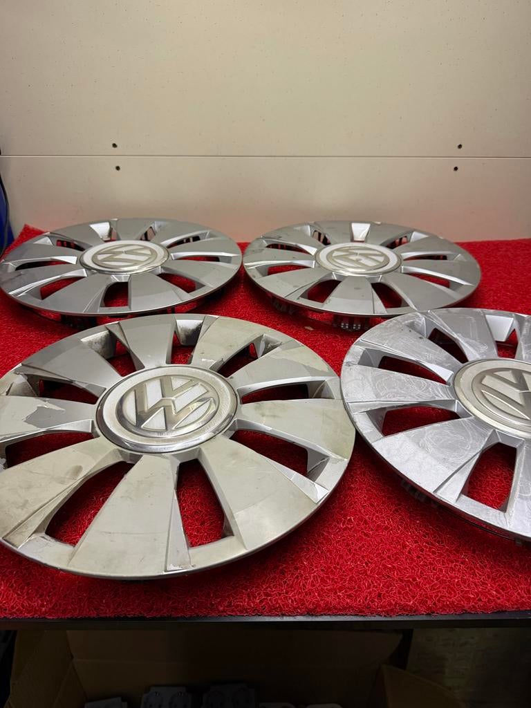 Wieldoppen VW Polo of Golf - Set van 4 of 2 stuks, Auto diversen, Wieldoppen, Ophalen of Verzenden, Gebruikt