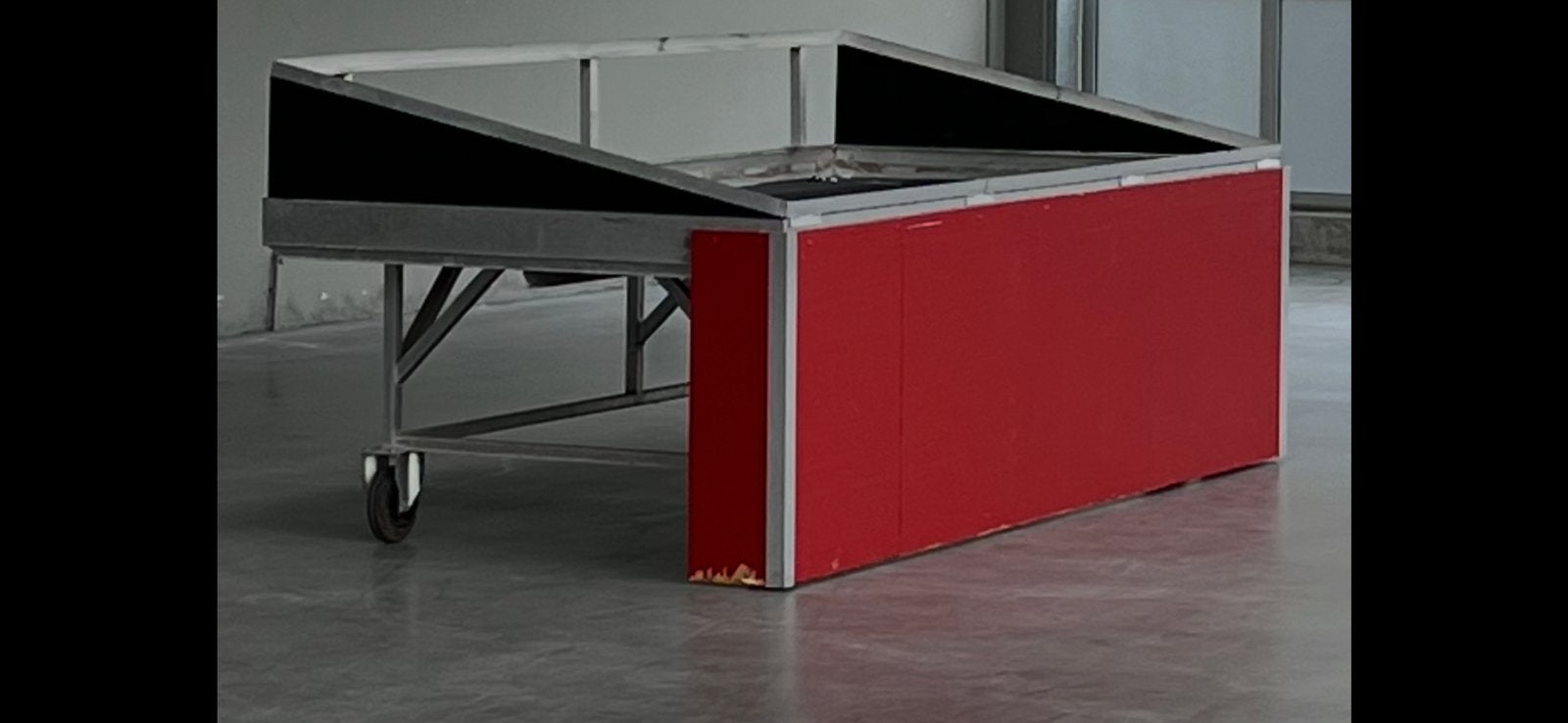 4 toonbanken /display met wielen plantentafels kweektafels, Ophalen