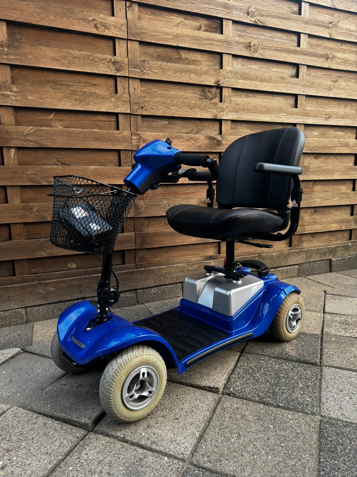 Nieuwstaat opvouwbare kymco mini LS comfort 4-wiel vering, Ophalen, Zo goed als nieuw, Elektrische rolstoel