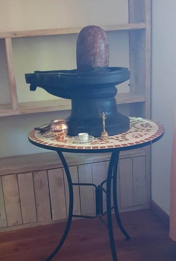 Shiva Lingam met Yoni Basis - Handgemaakt van Narmadasteen, Ophalen