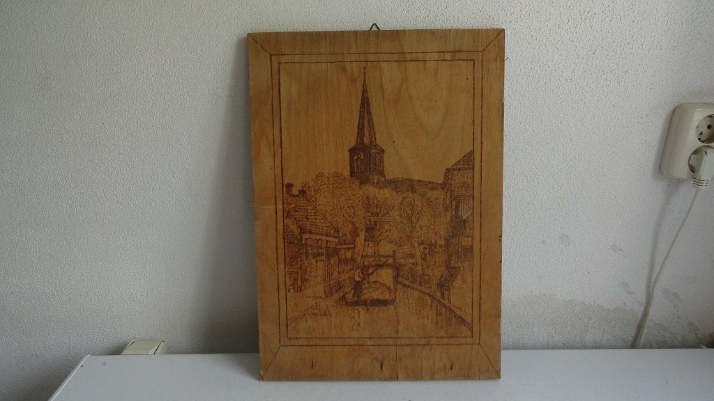 Oud tafereeltje, kerk met gracht en punterboot, pyrografie, Ophalen of Verzenden