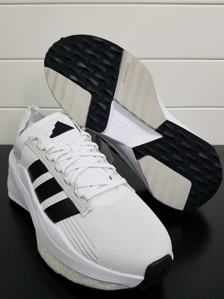 Adidas Boost Avryn X, Wit, Nieuw, Ophalen of Verzenden, Sneakers of Gympen