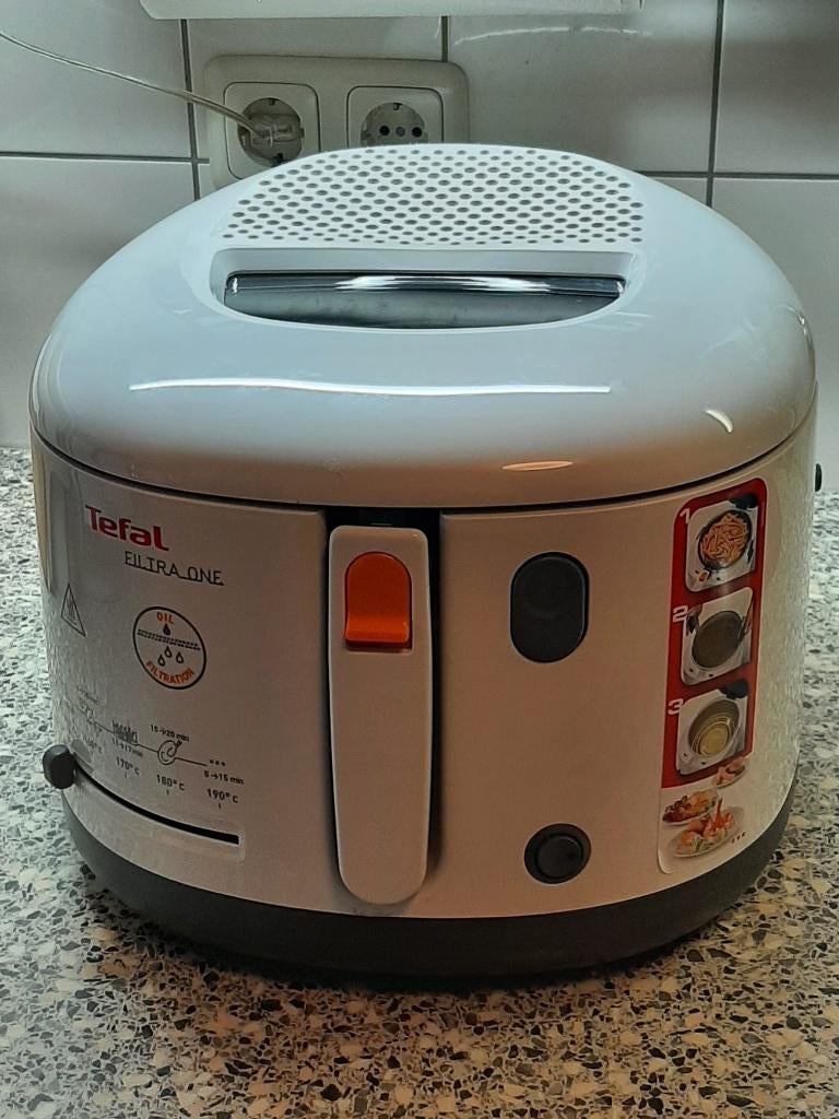 Frituurpan, Witgoed en Apparatuur, Frituurpannen, 2 tot 3 liter, Ophalen, Zo goed als nieuw, Uitneembare binnenpan