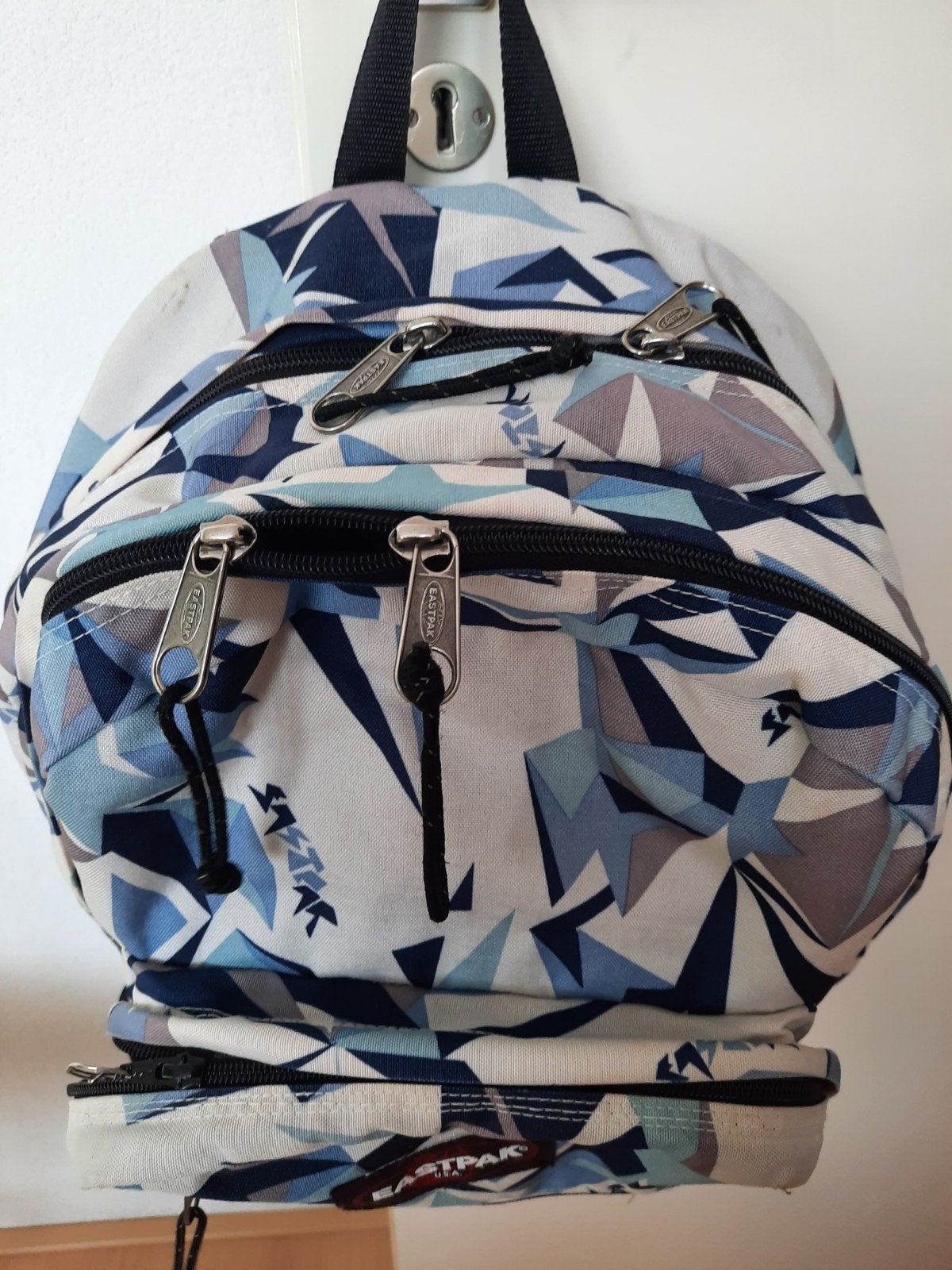 Eastpak rugzak met geometrisch patroon, Sieraden, Tassen en Uiterlijk, Tassen | Rugtassen, Gebruikt, 25 tot 40 cm, Ophalen of Verzenden