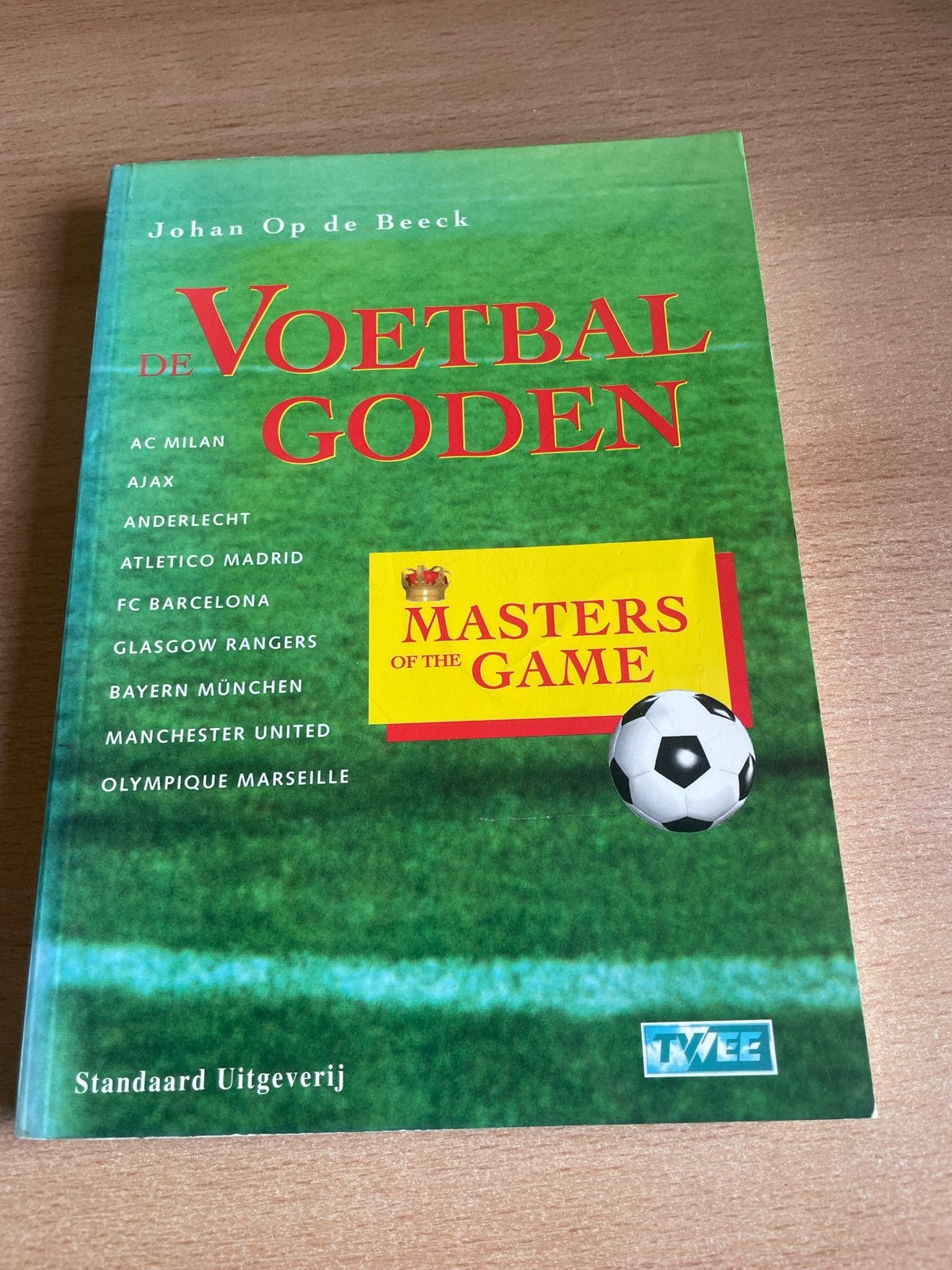 De Voetbalgoden - Johan Op de Beeck, Boeken, Ophalen of Verzenden, Gelezen, Balsport