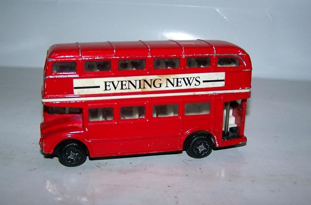 Mooi groot model London dubbeldekker. L. 11,5cm. H. 6,5cm., Hobby en Vrije tijd, Modelauto's | Overige schalen, Ophalen of Verzenden