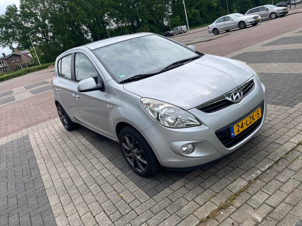 Hyundai i20 1.4 5-DRS 2010 Grijs, Voorwielaandrijving, 40 €/maand, 4 cilinders, 1396 cc