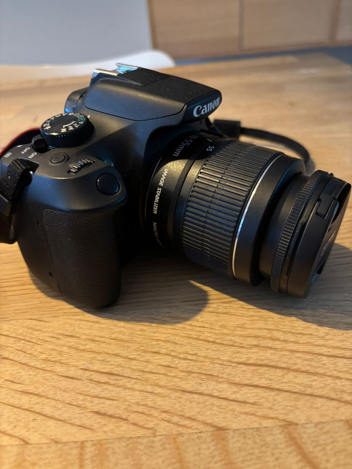 Canon EOS 1300D (tas+lens+ oplader), Ophalen of Verzenden, Zo goed als nieuw, Canon, Geen optische zoom