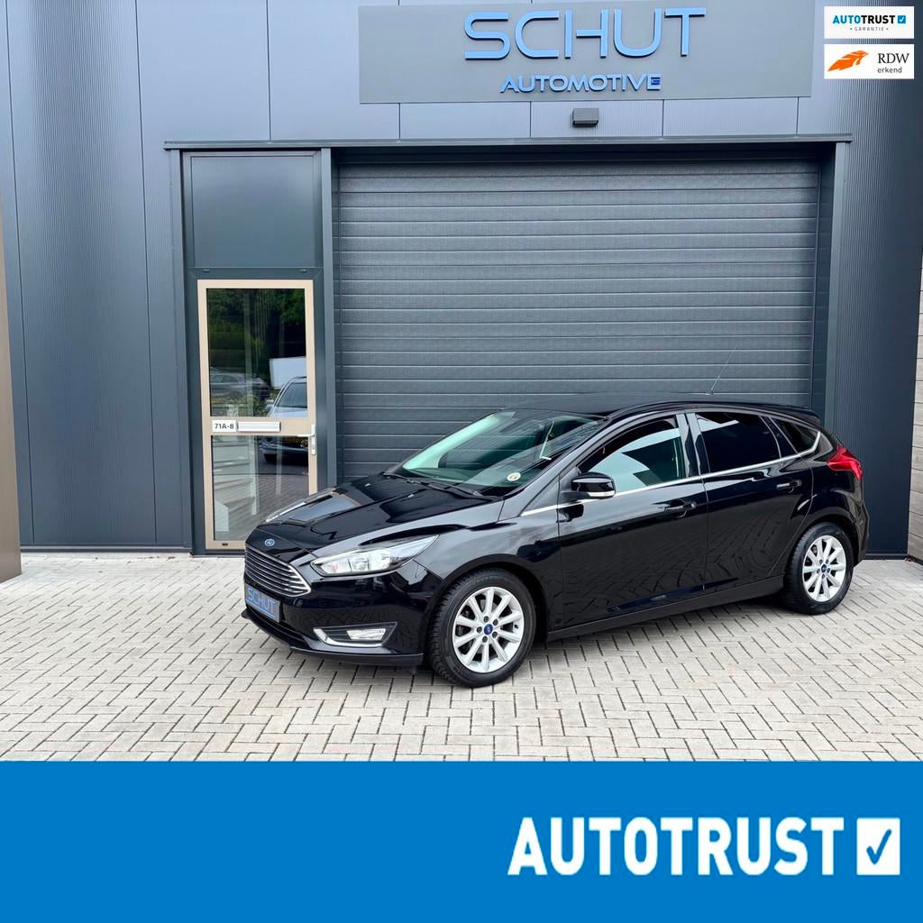 Ford Focus 125pk Titanium CLIMA | CRUISE CONTROL | NAVI | BL, Auto's, Zwart, Zwart, Origineel Nederlands, Handgeschakeld