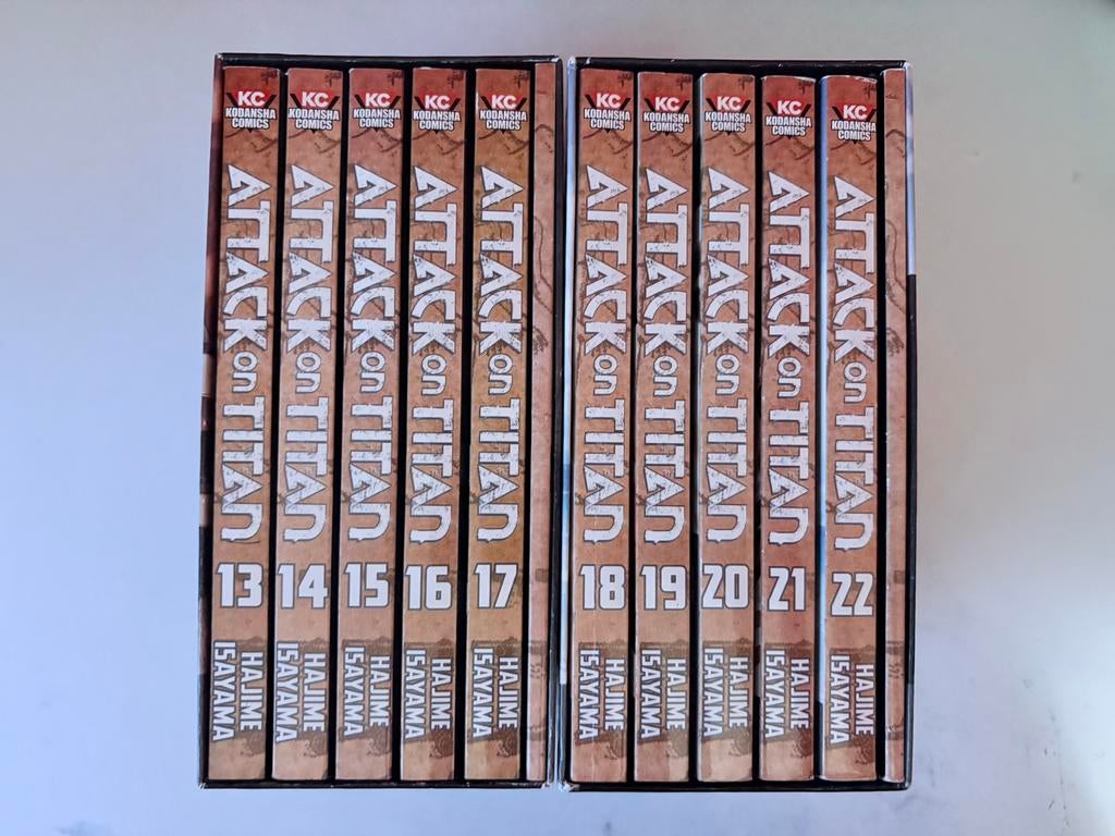 Attack on Titan Season 3 Manga Box Sets (Volumes 13-22), Meerdere stripboeken, Ophalen of Verzenden, Zo goed als nieuw