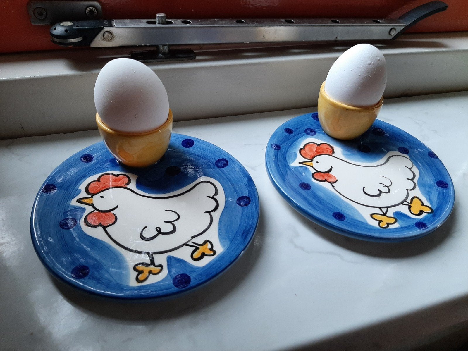 Kip eierdop met bord 2x pasen, Ophalen of Verzenden