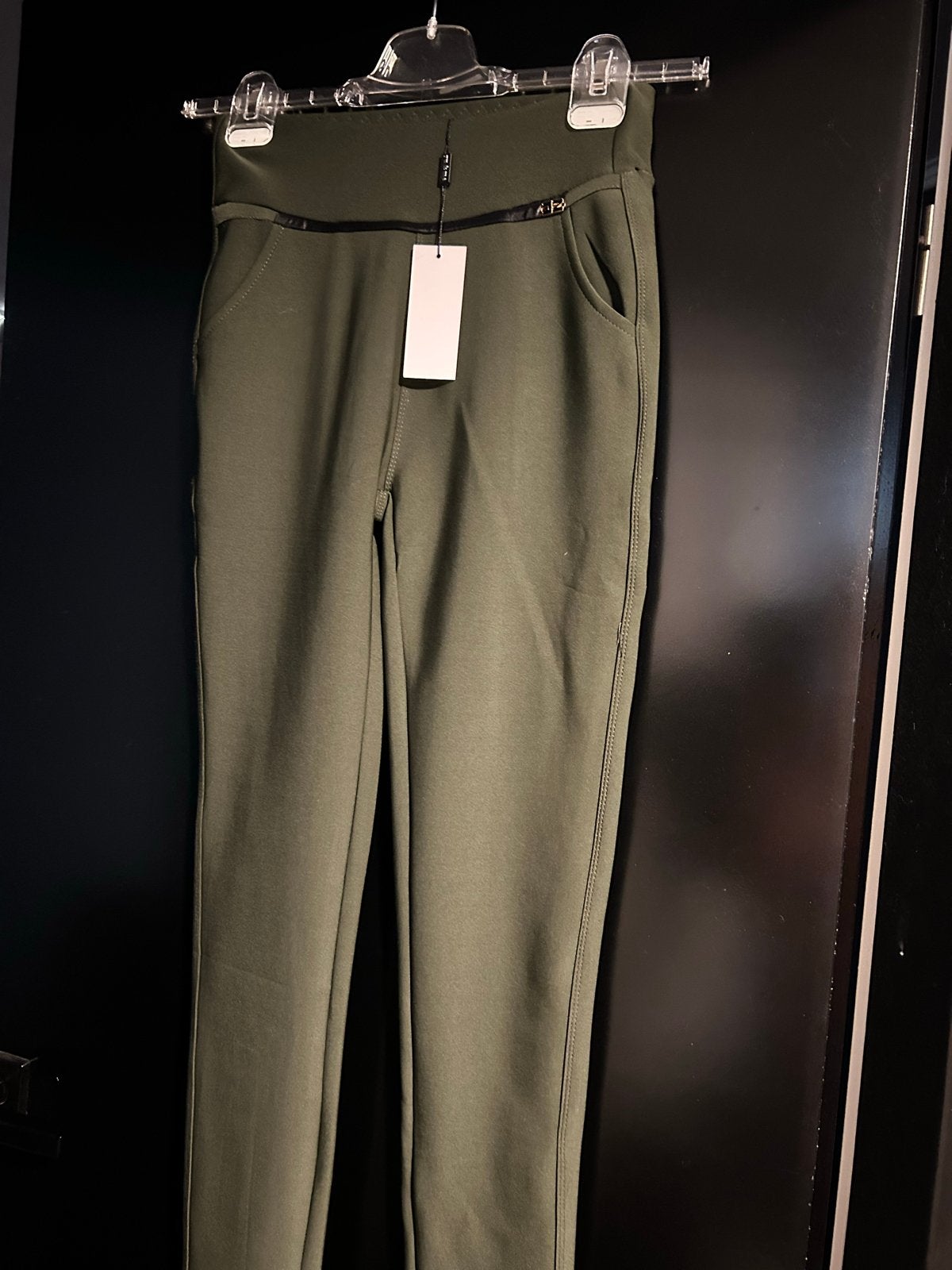 Nieuwe Legergroene Stretch Broek - Maat S/M, Nieuw, Ophalen of Verzenden, Maat 36 (S), Lang
