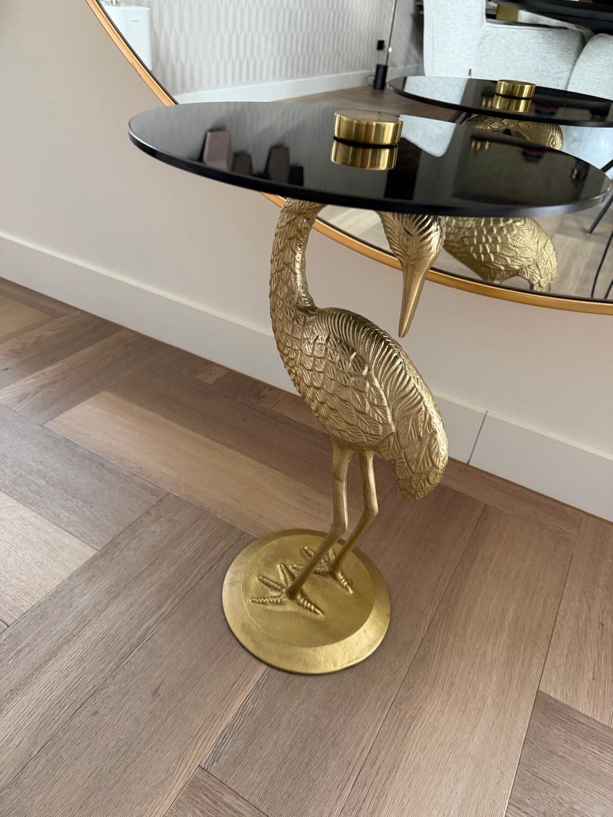 Gouden Kraanvogel Bijzettafel met Zwart Glazen Blad, 45 tot 60 cm, Minder dan 55 cm, Metaal of Aluminium, Rond