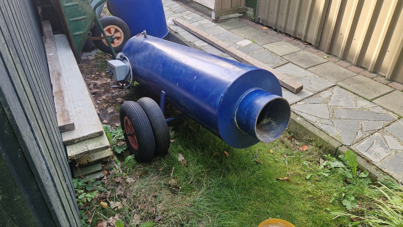 Carbidkanon op wielen 180 liter, Ophalen