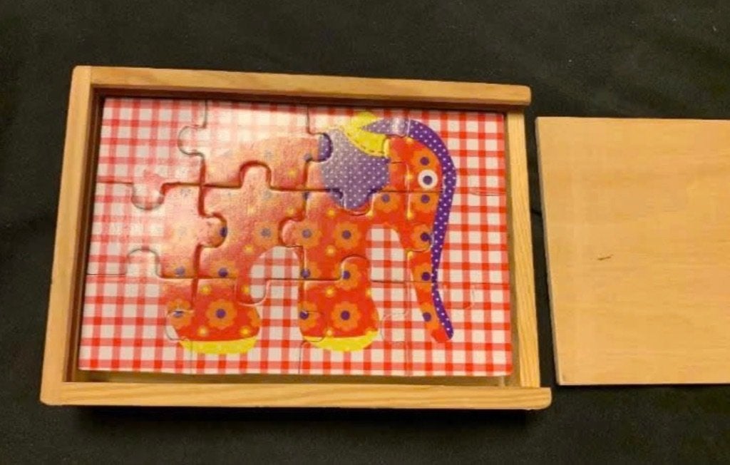 4 houten kinderpuzzels; 12 stukjes; olifant vogel hond egel, Ophalen of Verzenden, 10 tot 50 stukjes, Zo goed als nieuw, Van hout