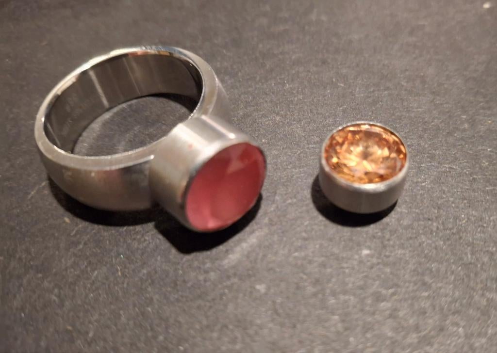 MelanO ring met extra steen, Sieraden, Tassen en Uiterlijk, Ringen, Ophalen of Verzenden, Gebruikt, 20 of groter, Dame