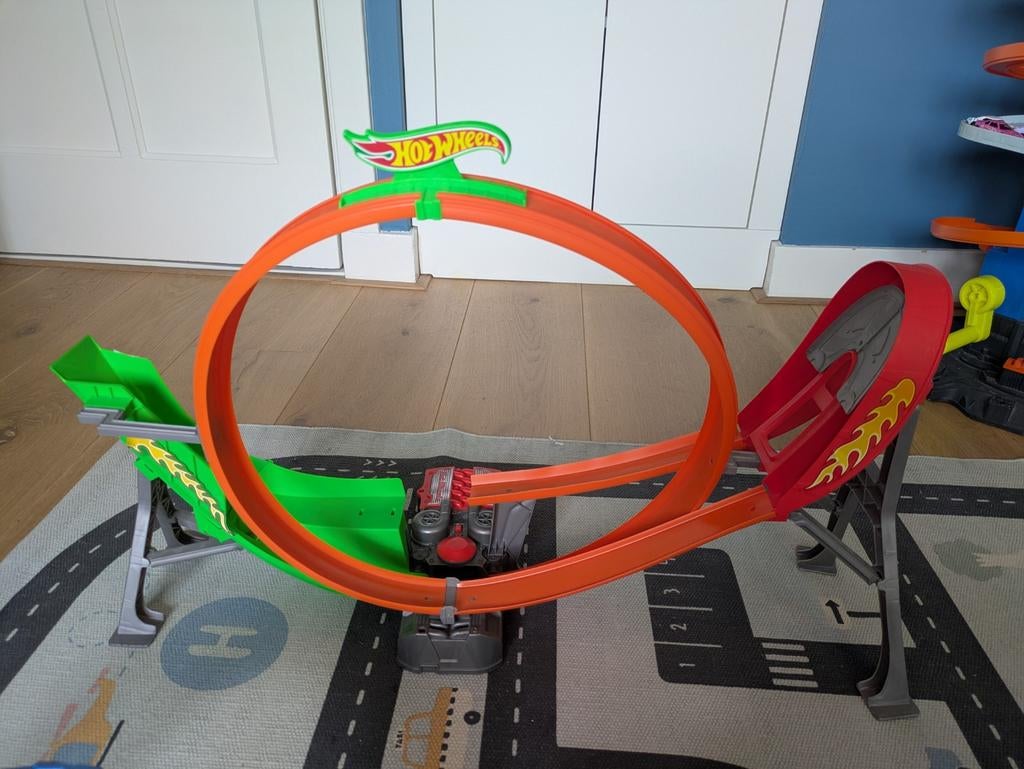 Hot Wheels Racebaan met Looping en Lanceerder, Kinderen en Baby's, Speelgoed | Racebanen, Ophalen, Zo goed als nieuw, Hot Wheels