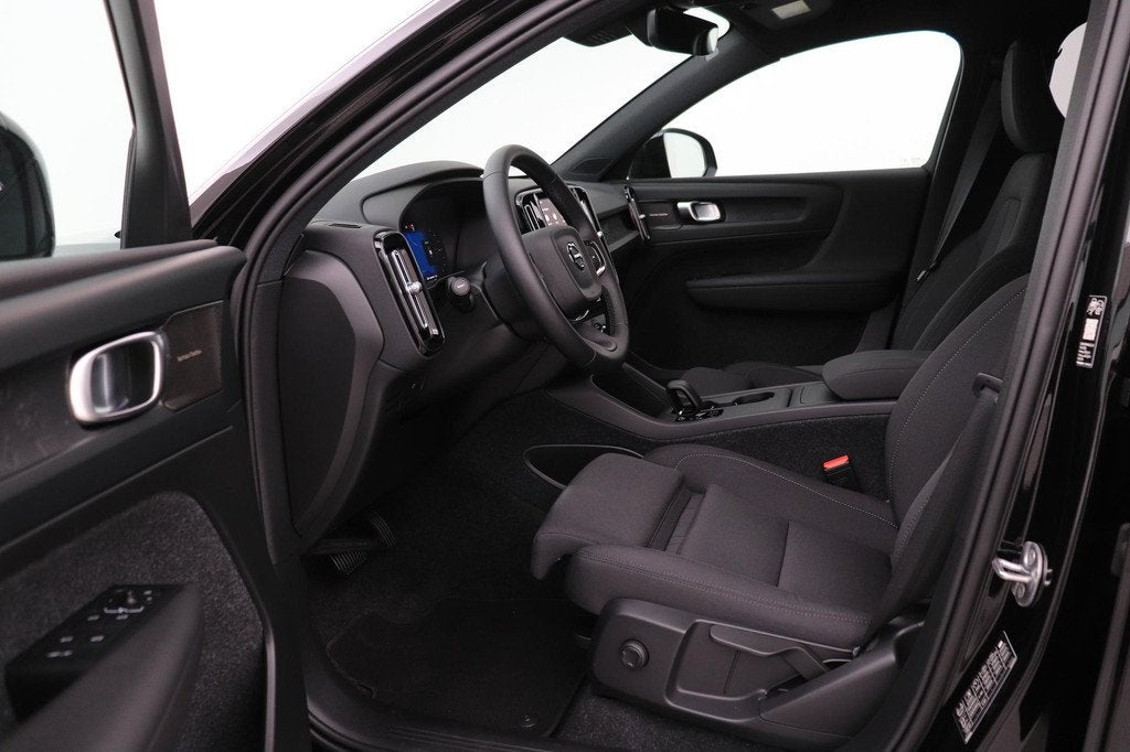 Volvo EX40 Single Motor Extended Range Plus Black Ed. 82 kWh, Auto's, Volvo, Automaat, Gebruikt, 252 pk, Automatische klimaatregeling