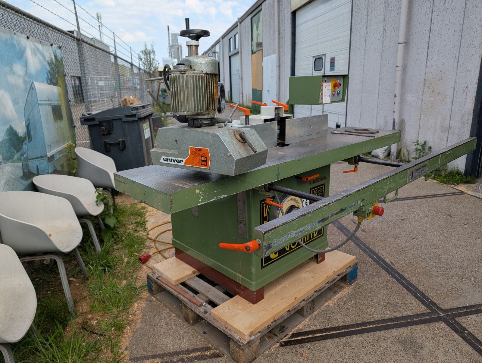 GOMAD Freesmachine met aanvoerapparaat, Doe-het-zelf en Verbouw, Gereedschap | Freesmachines, Ophalen, Gebruikt, Kantenfrees, .