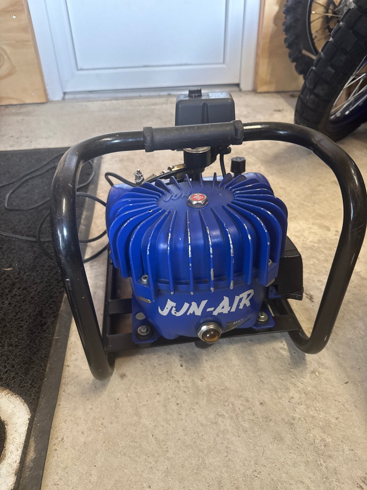 JUN-AIR Compressor 11 bar, Gebruikt, 10 bar of meer, Ophalen of Verzenden, Minder dan 25 liter
