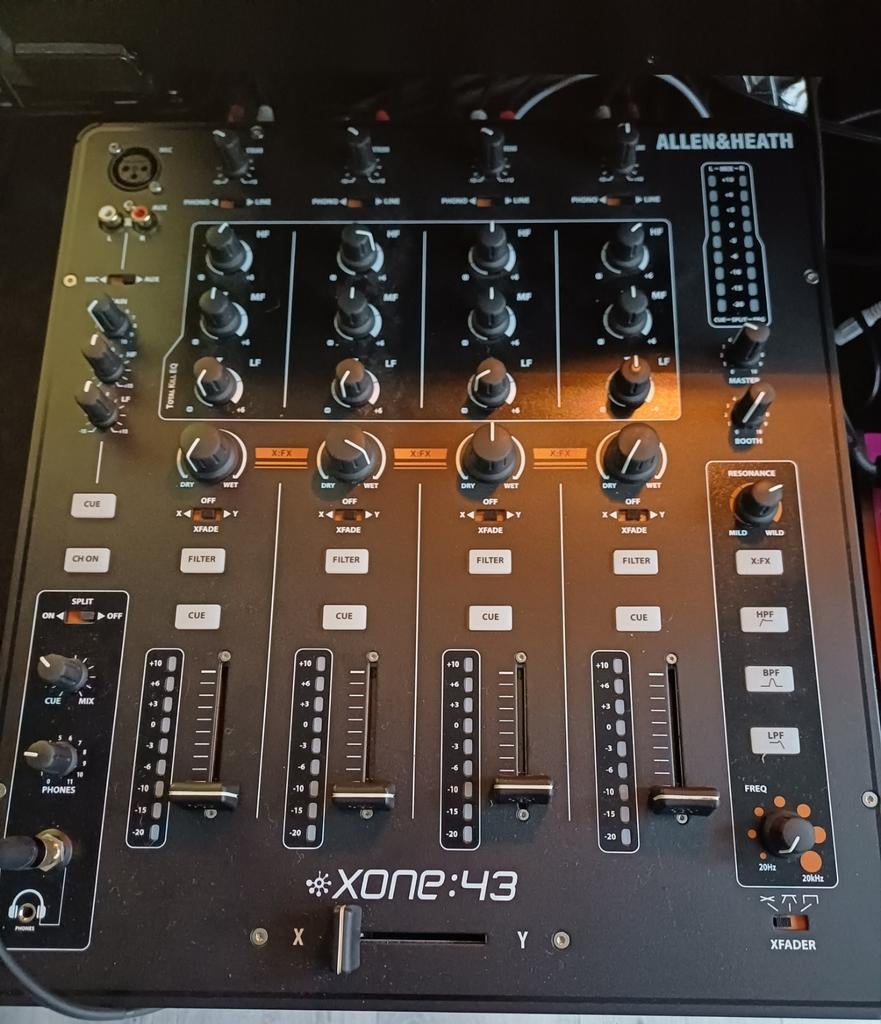 Allen & Heath Xone 43 analoge DJ mixer, Ophalen, Zo goed als nieuw, Minder dan 5 kanalen
