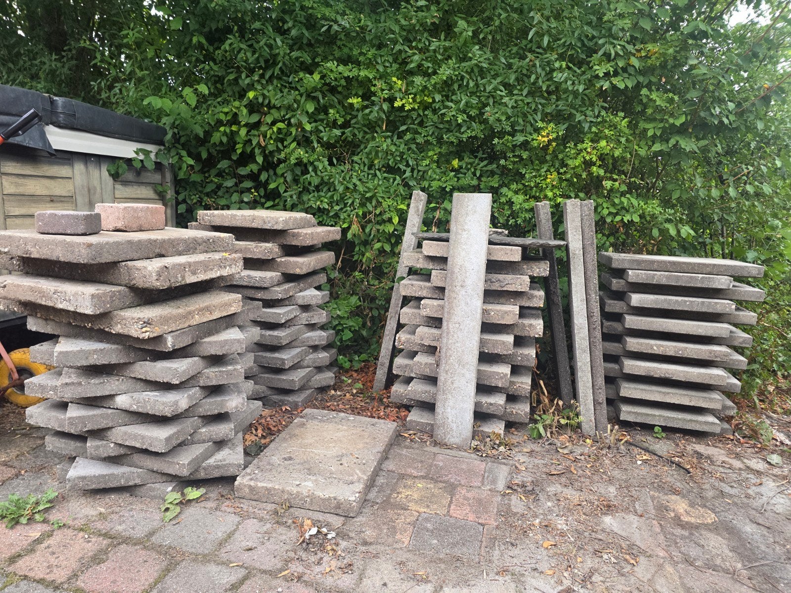 Gratis grindtegels en betontegels diverse maten, Tuin en Terras, Ophalen, Gebruikt, 10 m² of meer, Beton