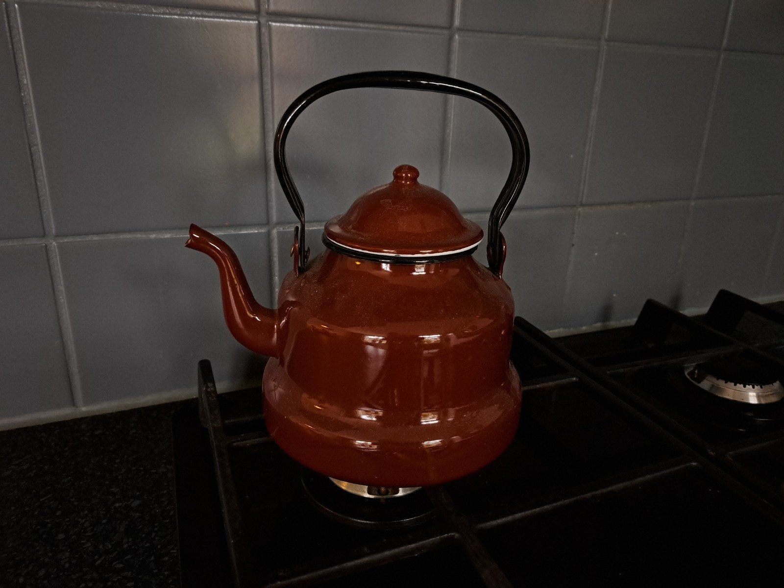Vintage bruine emaille theeketel waterketel 16 cm, Antiek en Kunst, Ophalen of Verzenden