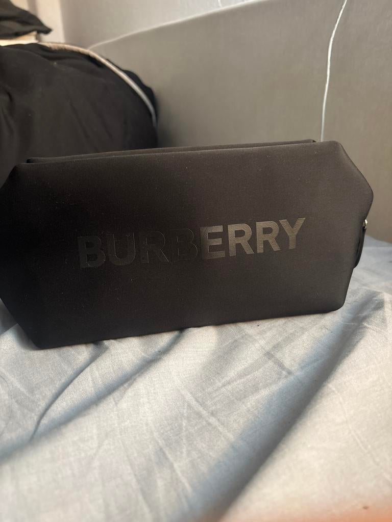 Burberry etui / toilettas zwart, Zwart, Minder dan 40 cm, Minder dan 35 cm, Zo goed als nieuw