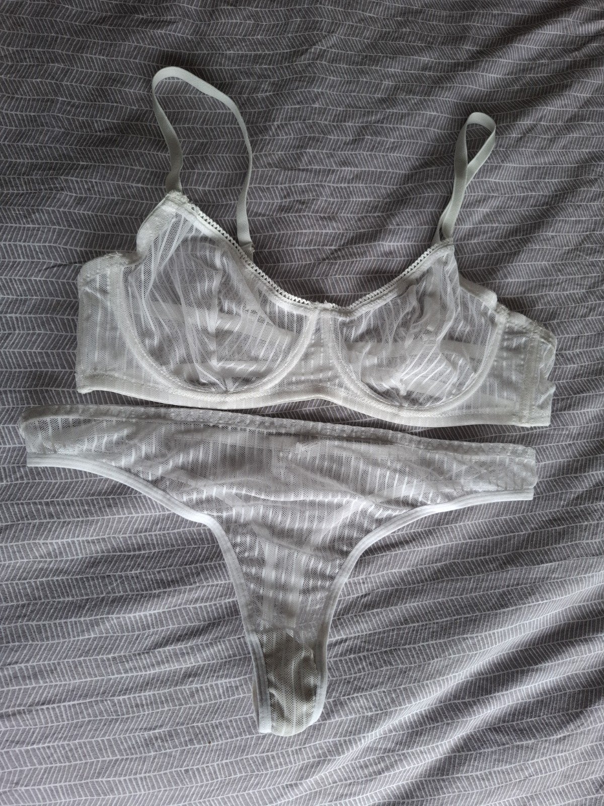 Wit kanten lingeriesetje met beugel BH en string - Maat L, Ophalen of Verzenden, Wit, BH