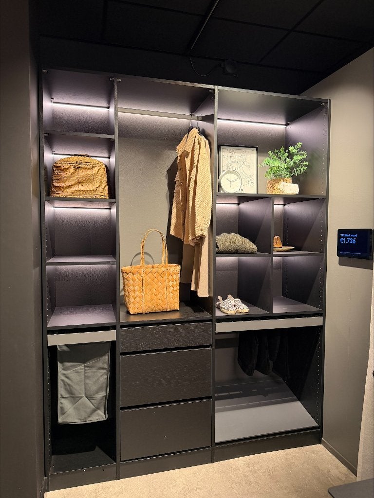 KVIK Garderobekast in black wood - showroom sale, 200 cm of meer, Black wood, 150 tot 200 cm, Nieuw