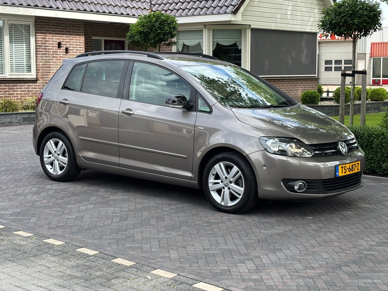 Volkswagen Golf Plus 1.6 TDI Mach 105pk trekhaak, pdc, Euro 5, Automatische klimaatregeling, Bruin, Leder en Stof