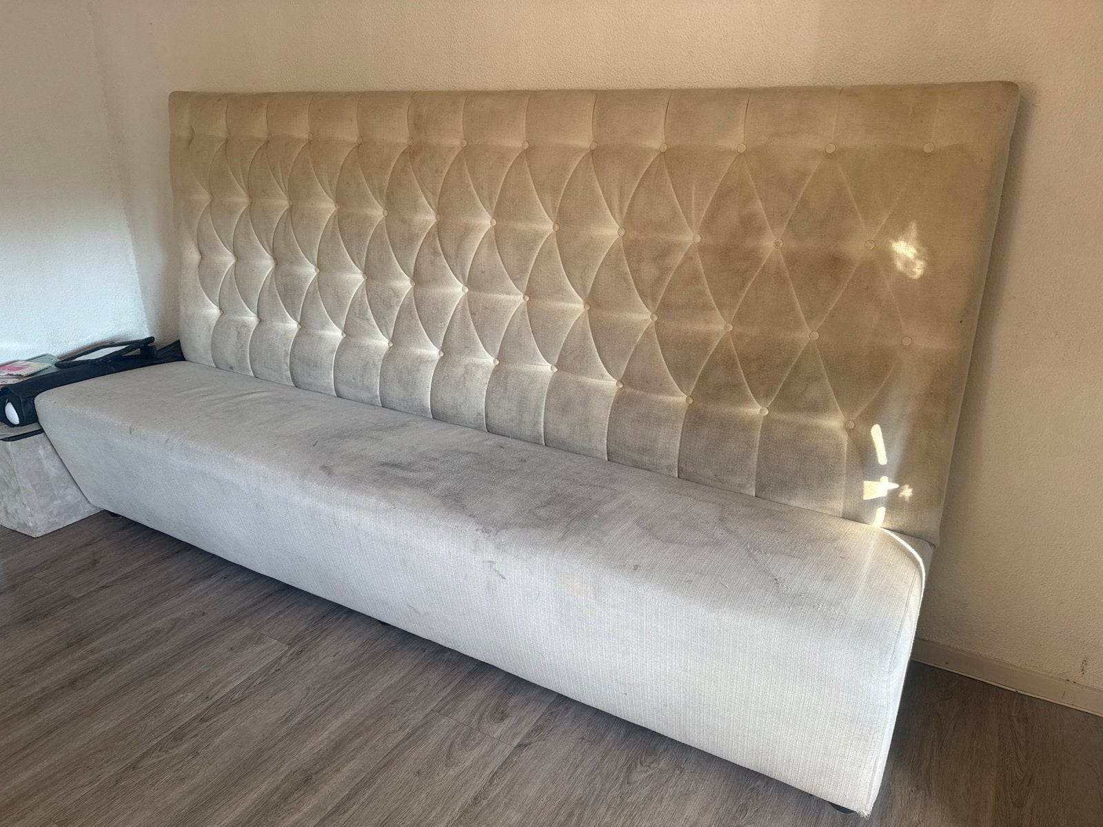 Crèmekleurige bank voor aan eettafel - Gratis af te halen, Ophalen, Gebruikt, Driepersoons, 75 tot 100 cm