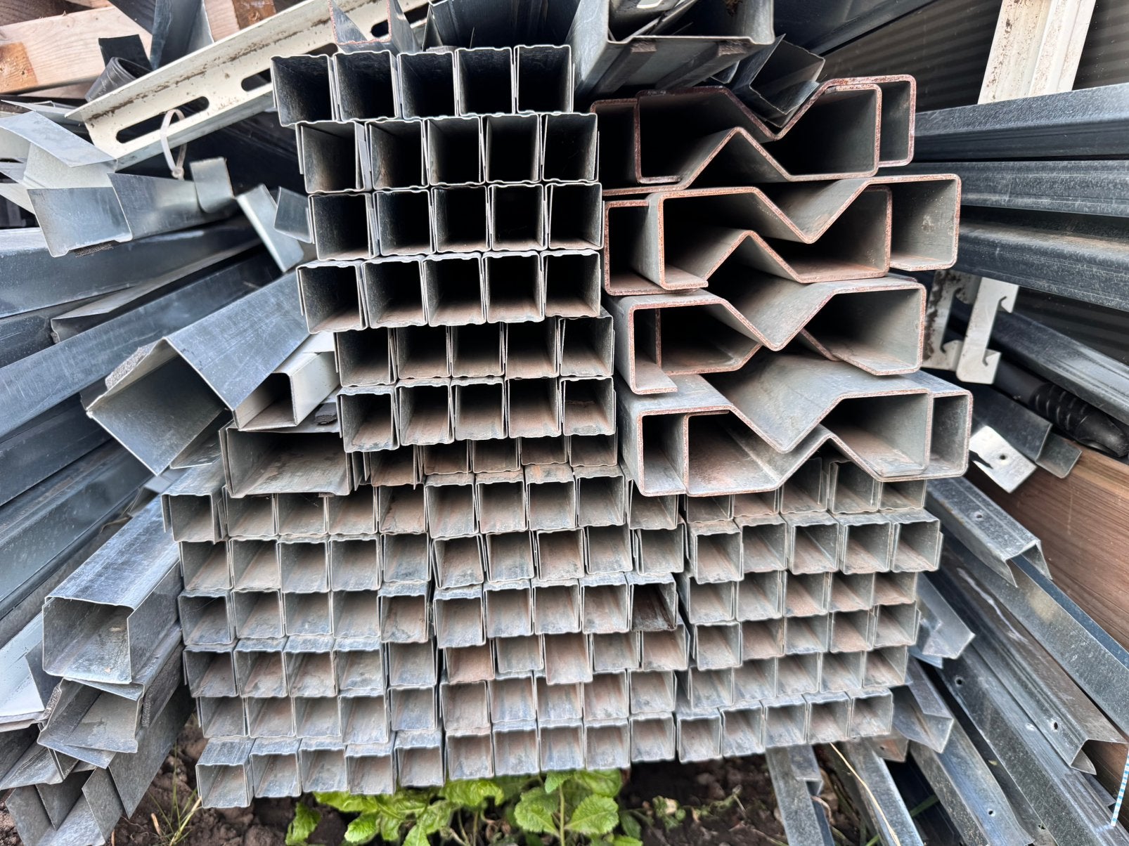 NIEUW! Partij 250 stuks metalstud U27 400cm €300, Ophalen, Nieuw, IJzer